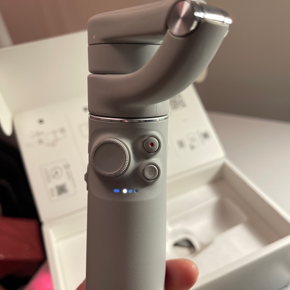 DJI OM 5 Smartphone Stabilizer in White - Picture 8 of 8
